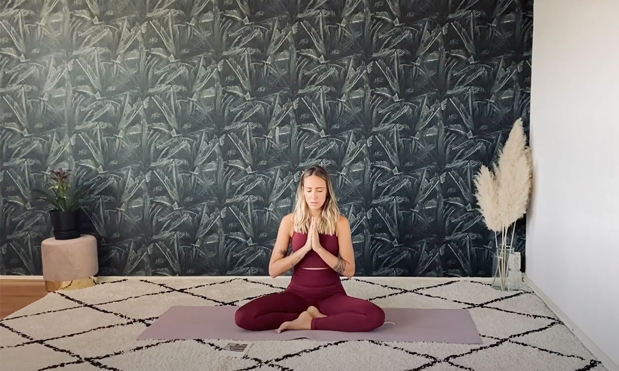 Header louise Een fijne meditatie van yogi Louise Lieffering