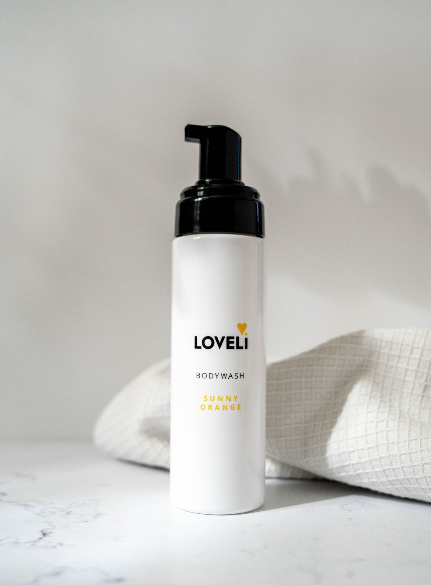 Loveli Body wash Sunny Orange 1 Winnen op Woensdag: win een hair & body pakket van Loveli