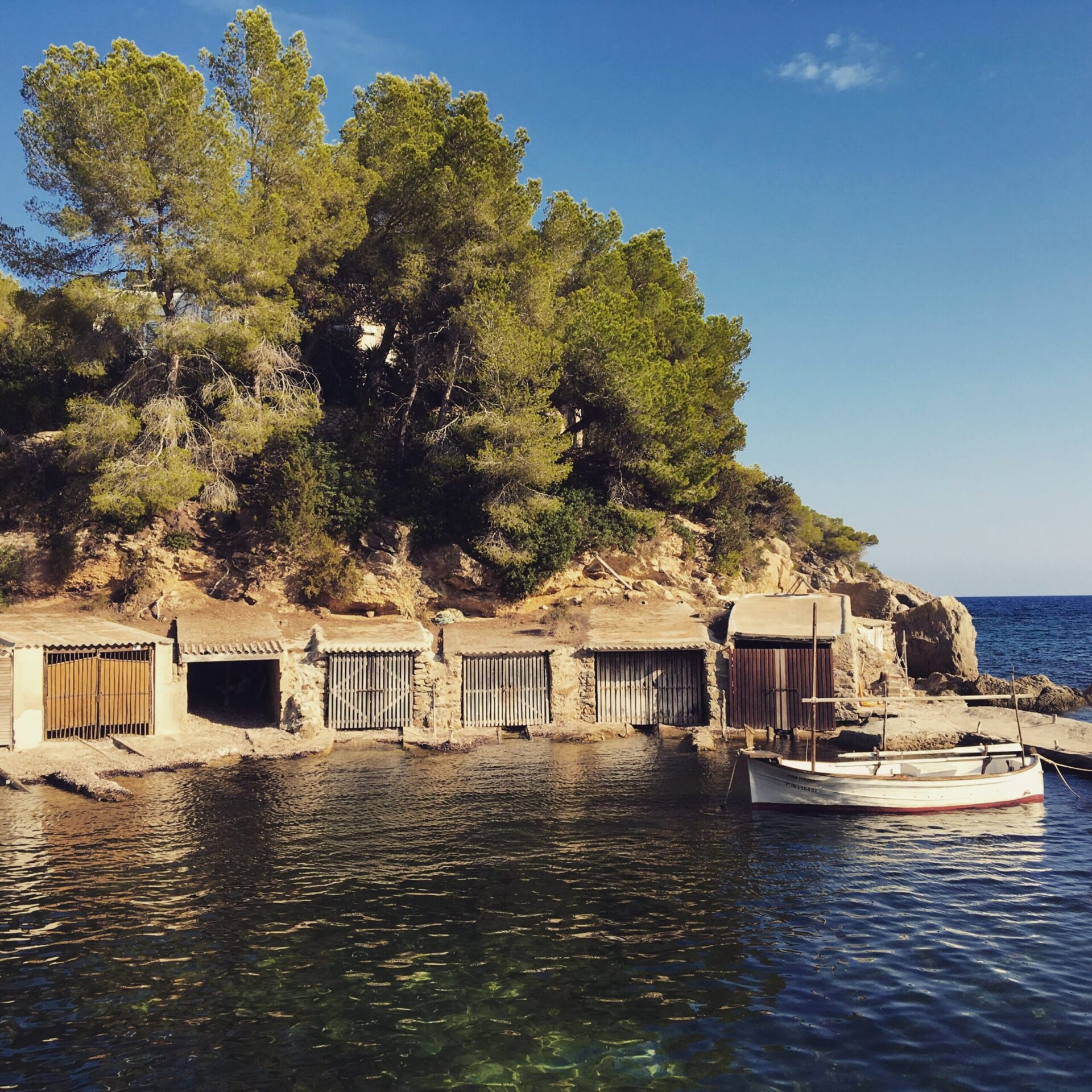 Casetas Mastella scaled Ontdek de mooiste vissershuisjes en baaitjes van Ibiza met deze route