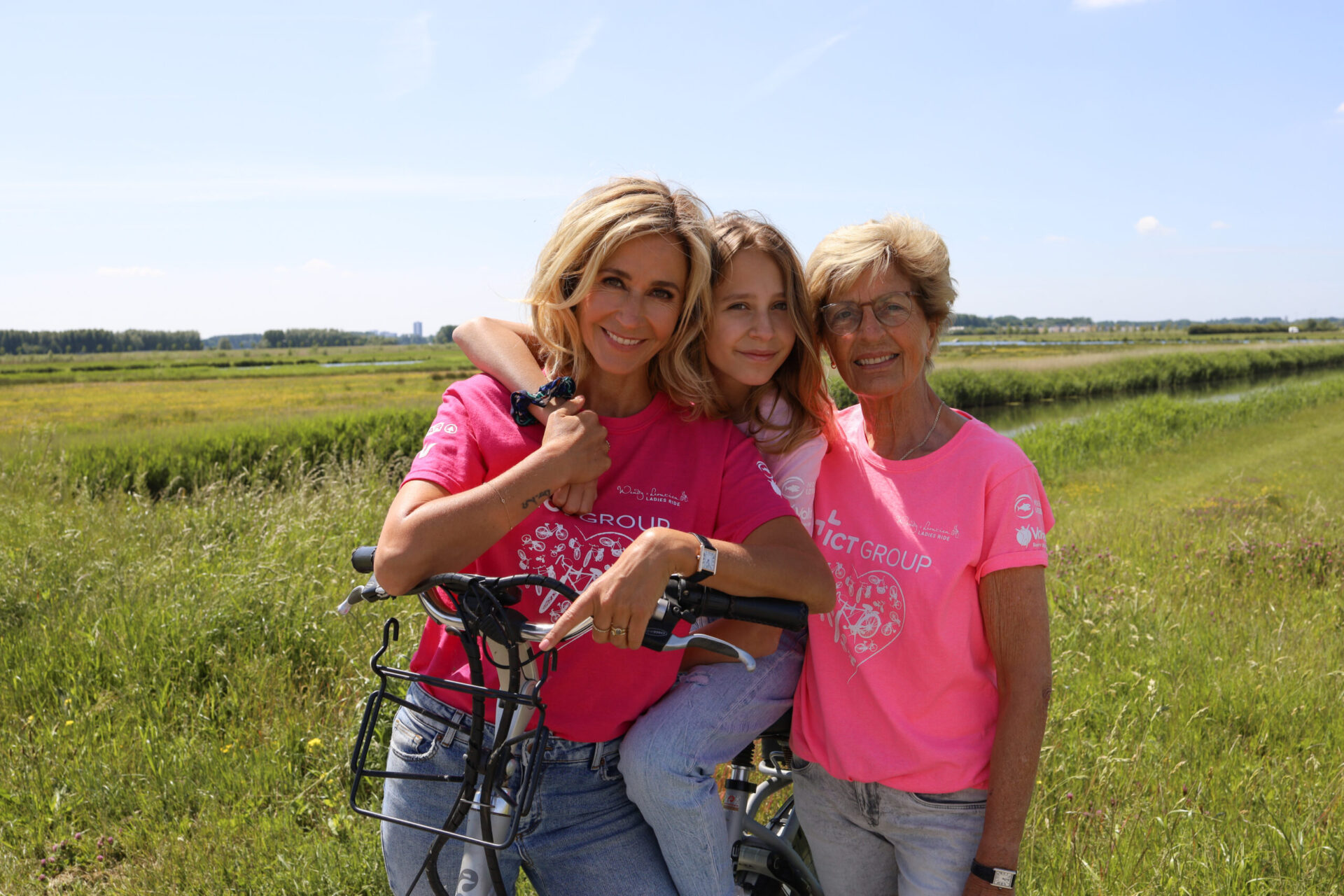 IMG 1173 scaled Stap net als Wendy & Leontien samen met moeder en dochter op de fiets voor de Ladies Ride