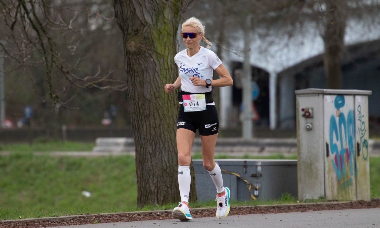Ontwerp zonder titel 14 5 Marathon Woman Hilde Dosogne loopt elke dag van het jaar een marathon: ‘Opgeven vanwege een mentale reden staat niet in mijn woordenboek’
