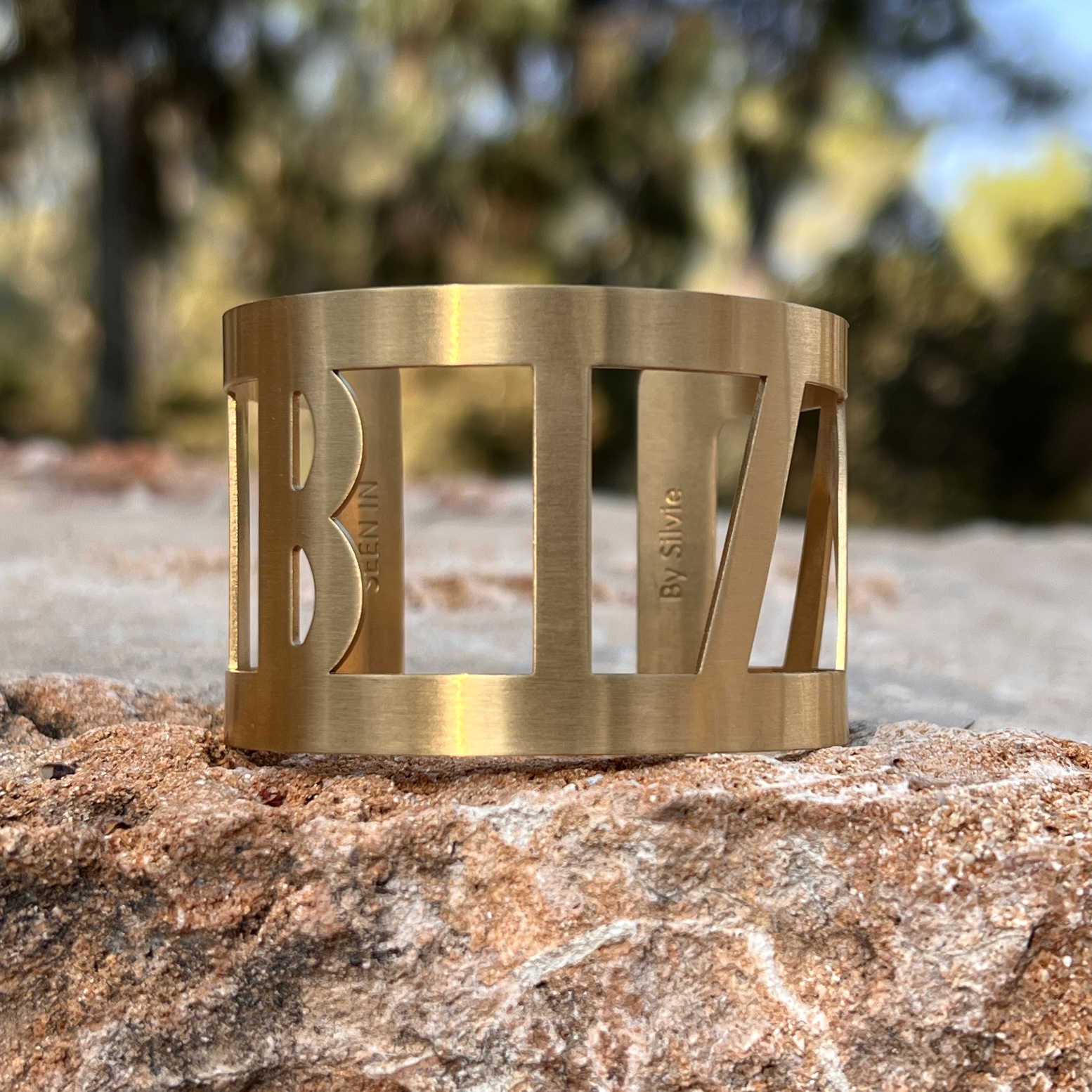 foto 0 Silvie ontwierp een eigen Ibiza armband: 'Veertjes, schelpen, steentjes of kralen zijn er al dus ik kies voor iets anders!'